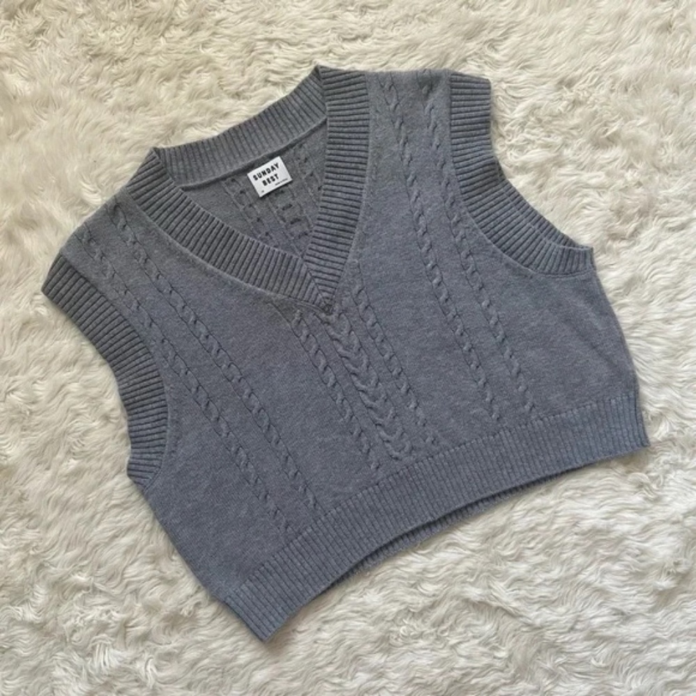 Aritzia Grey Cable Knit V-Neck Sweater Vest